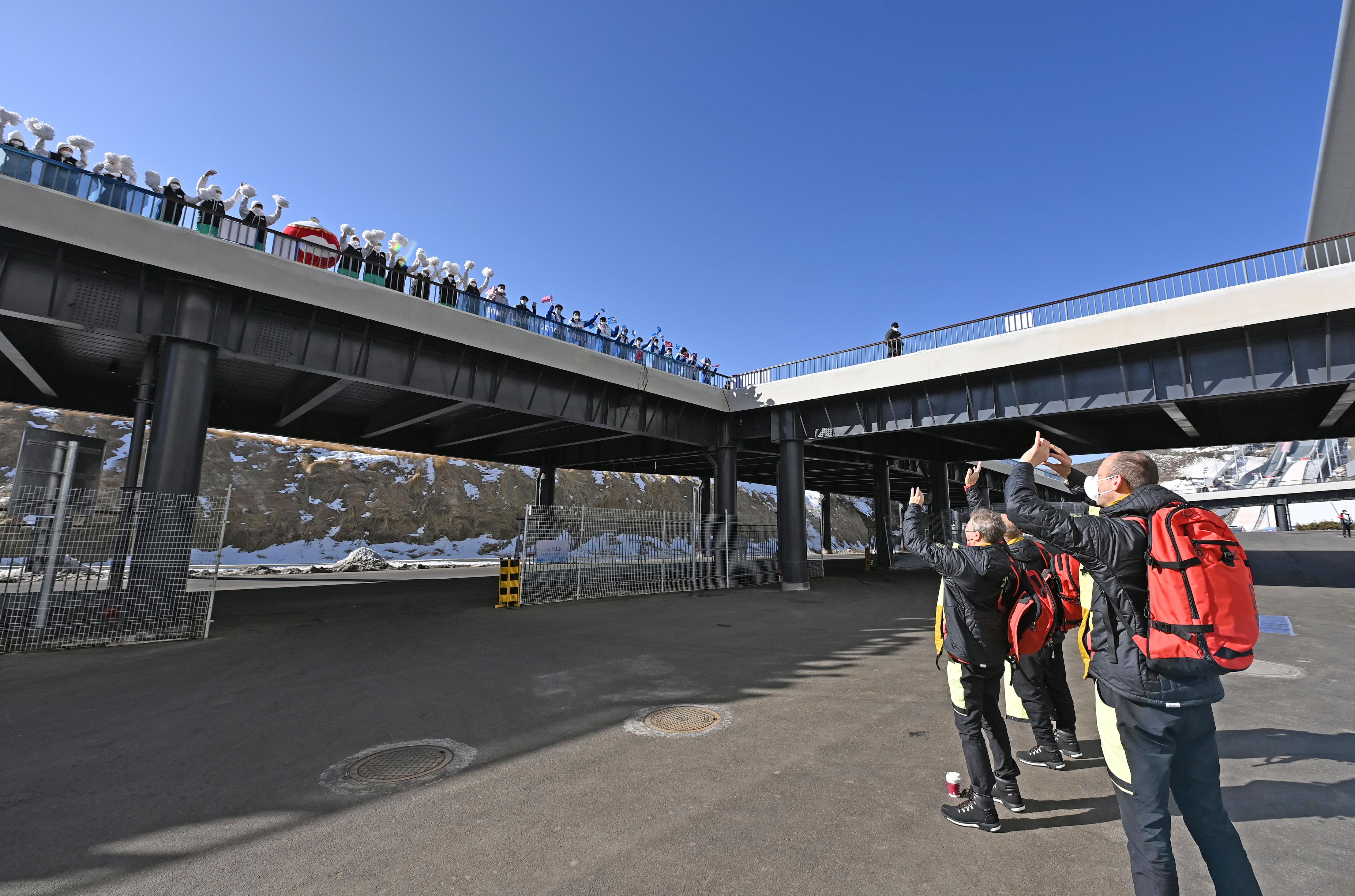  阿扎伦卡连续三场比赛得分超过反败为胜，C9不断突破！赛场气氛高涨