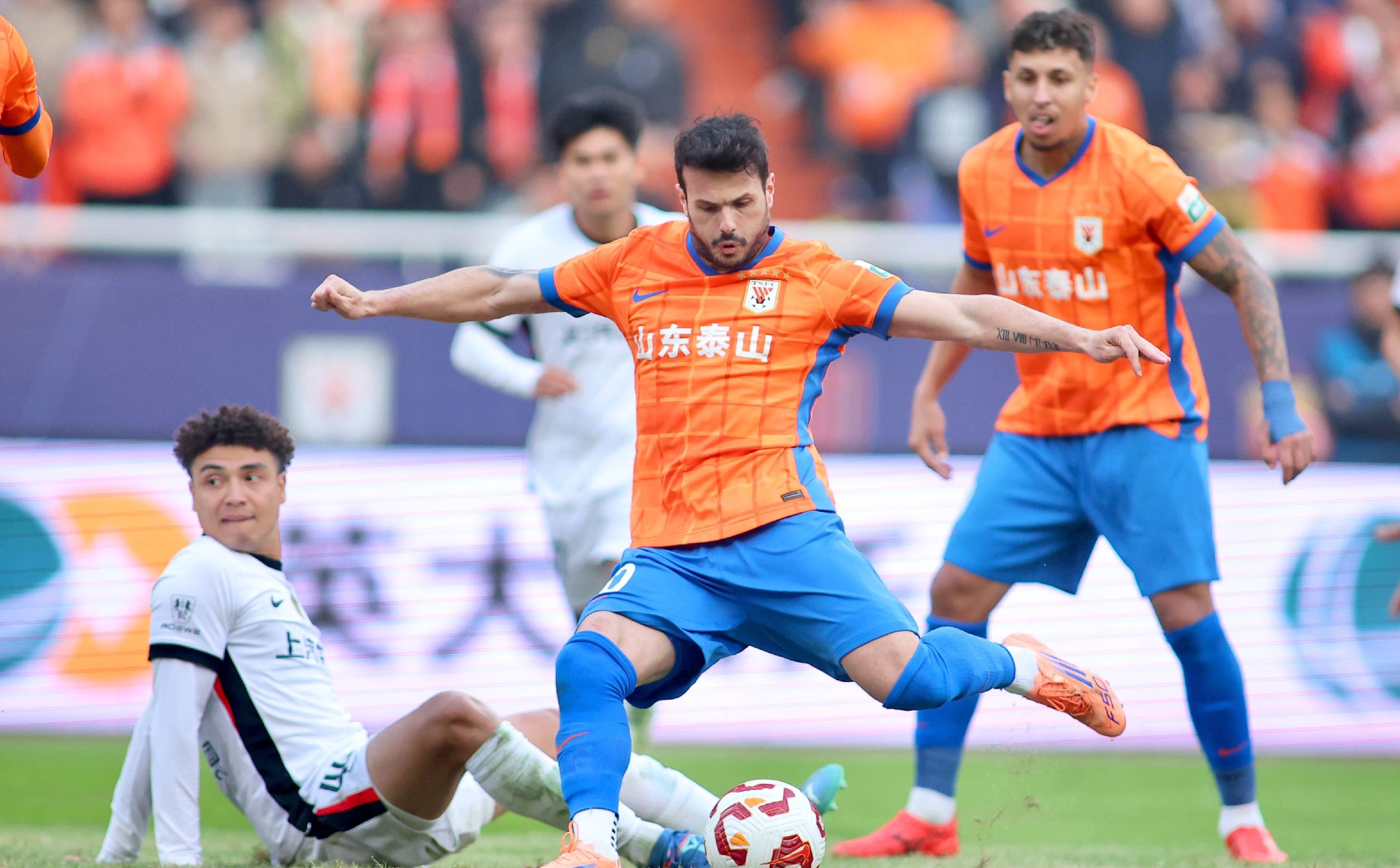 关于山东泰山迎中超关键赛，赛后战术微调，信心回归，临场指挥获称赞的信息