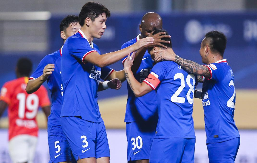 转会期体能课后，上海申花回应争议备战欧冠，目标明确，阵容厚度经受考验的简单介绍