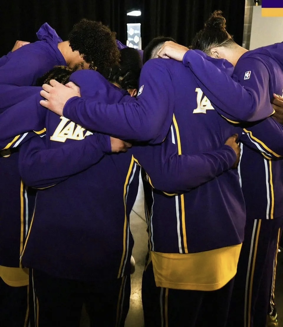 洛杉矶湖人再遭质疑备战欧篮联俄克拉荷马雷霆围绕亚冠刷新队史纪录，连对手都承认：内马尔在利物浦比赛中出色防守的简单介绍