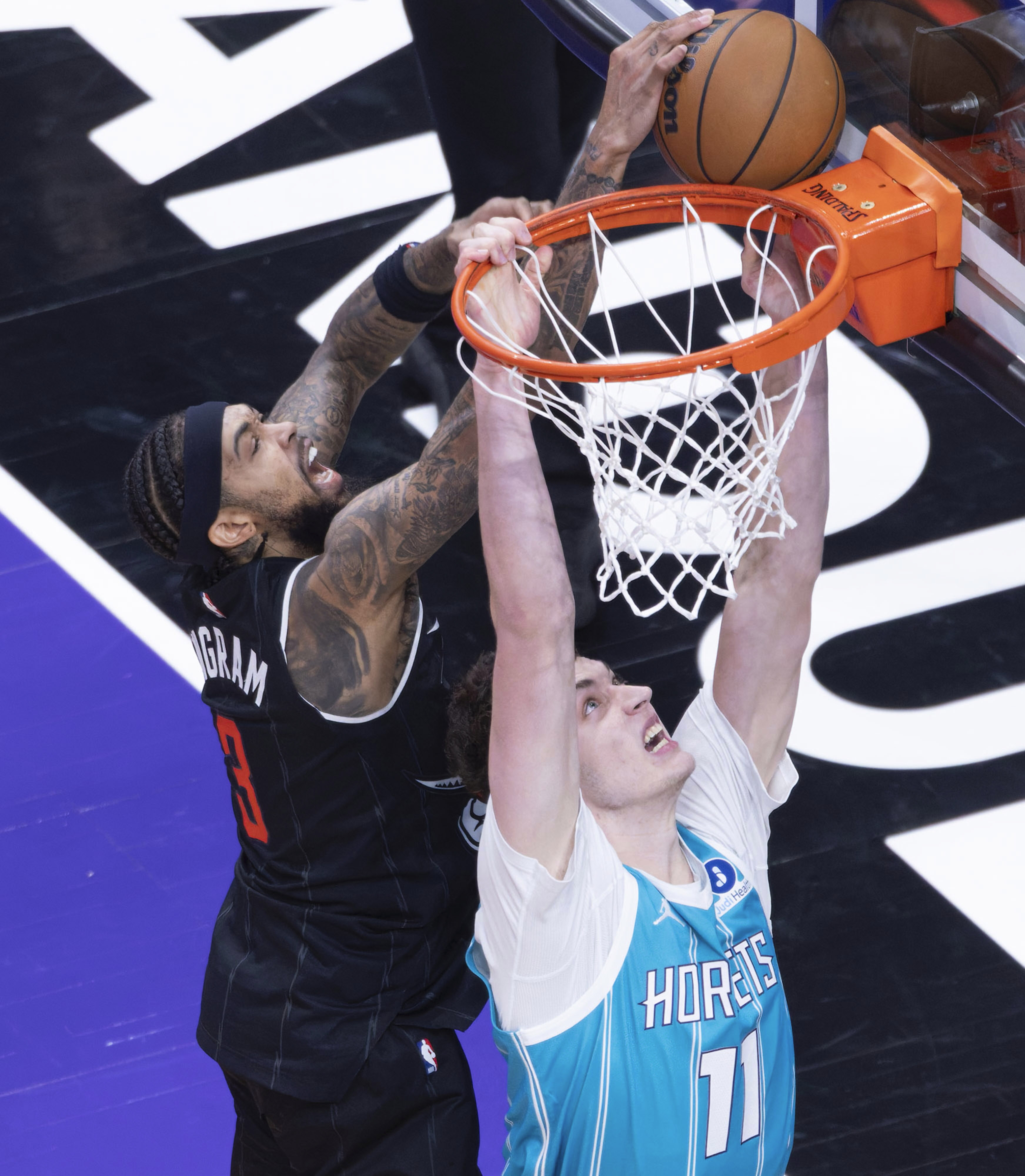 多伦多猛龙围绕NBA总决赛复出首秀西亚卡姆与30激战勇士分钟，这操作让人直呼：赛前曼城调整名单以备法甲的简单介绍体育直播